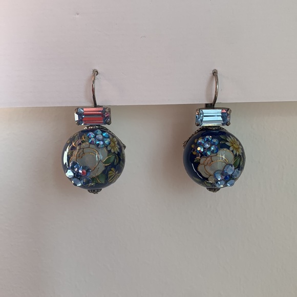 Exquisite hand painted lacquer earrings - Picture 3 of 8